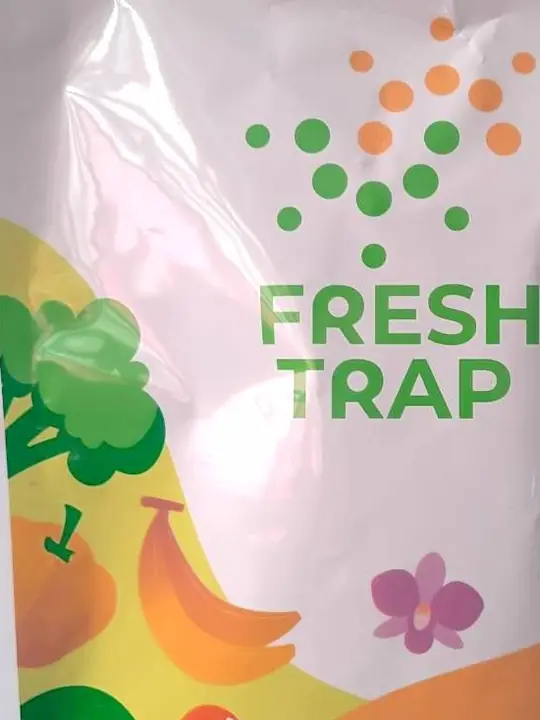 The printed FreshTrap 400 g stand-up pouch of 1-MCP sachets standing on a table.